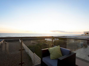 Pass the Keys Amazing Views High End Beachfront 3Bed Sleeps 7